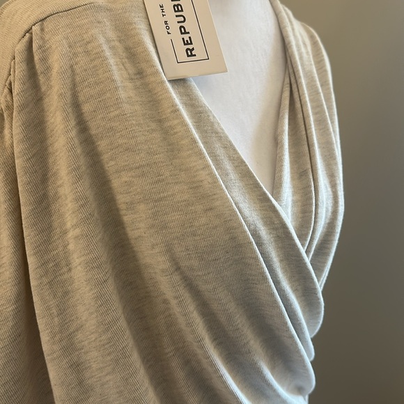 For The Republic Wrap Top in Gray, Sz M - Picture 4 of 8